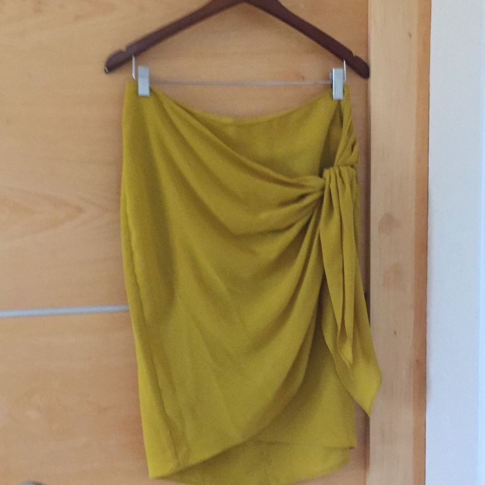 Zara skirt with tide on the side